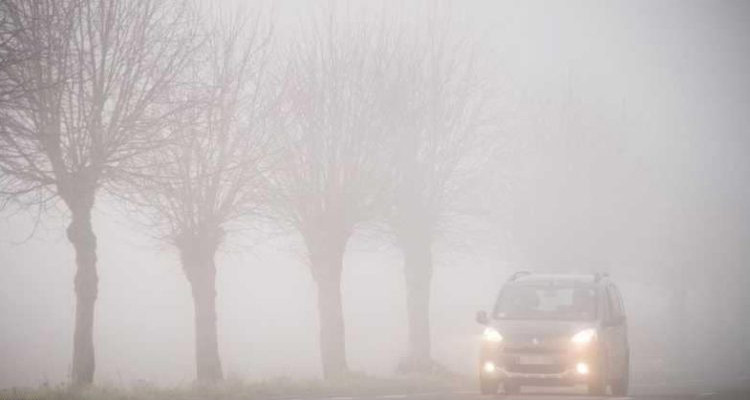 انخفاض مدى الرؤية الأفقية إلى ما دون 800 متر بسبب الضباب
