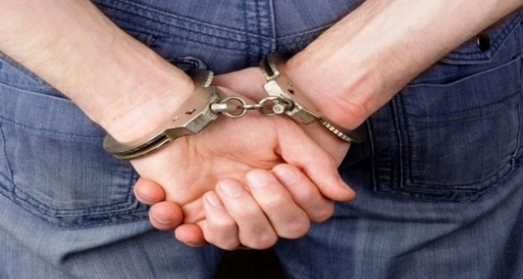 المكنين: القبض على مروج مخدرات يعمد إلى إخفائها داخل منزل مسنة