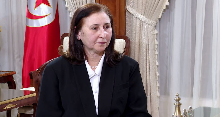 السيرة الذاتية لرئيسة الحكومة الجديدة؟