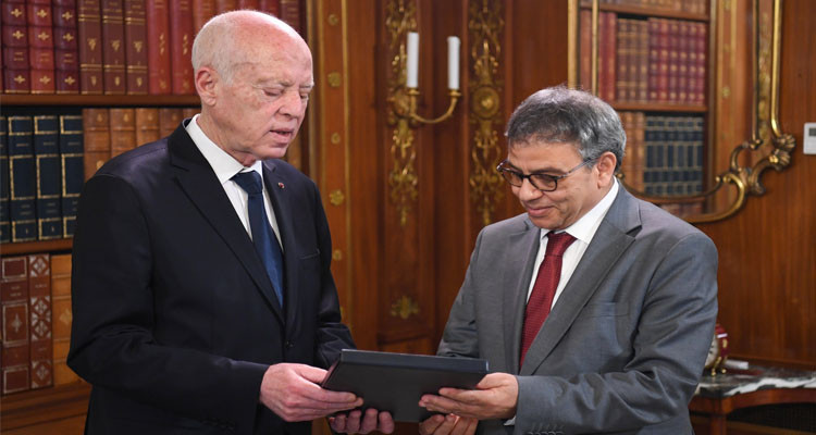 الرئيس يتسلم القوائم المالية للبنك المركزي لسنة 2024 وتقرير مراقبي الحسابات