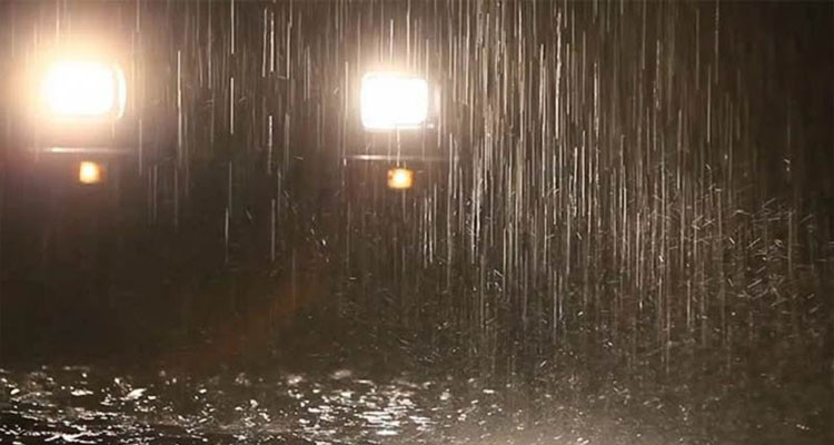 رياح قوية وأمطار غزيرة في هذه الجهات الليلة