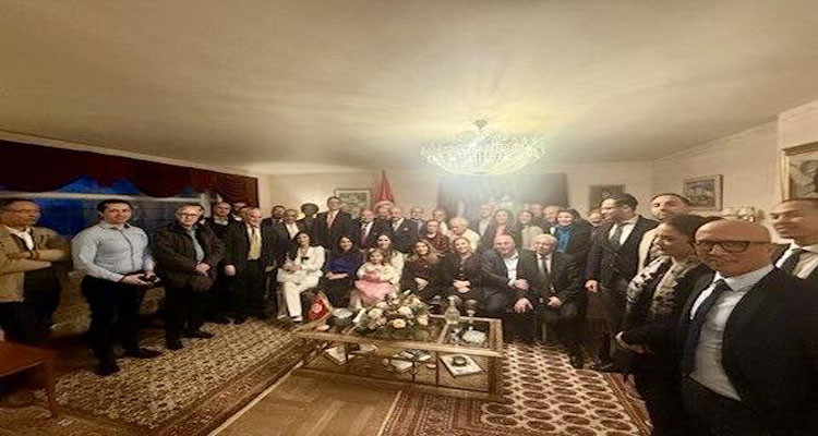 وزير الخارجية يلتقي بأعضاء من الجالية التونسية بالسويد