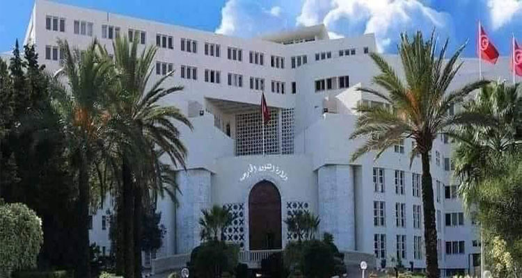 وزير الخارجية الجزائري يحل اليوم بتونس