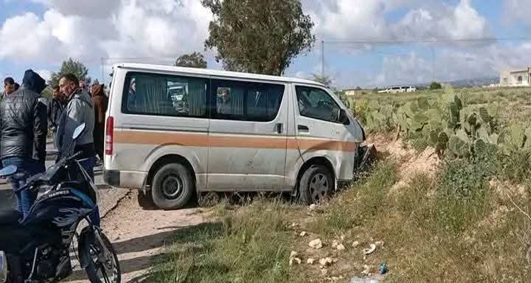 القيروان: إصابة 25 شخصا في اصطدام سيارة أجرة بشاحنة خفيفة في الوسلاتية