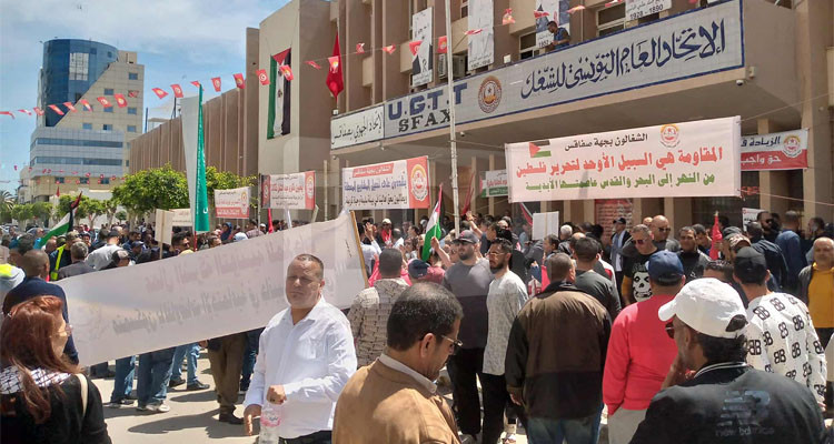 في مسيرة عيد الشغل: إتحاد الشغل بصفاقس يطالب بجولة جديدة من المفاوضات
