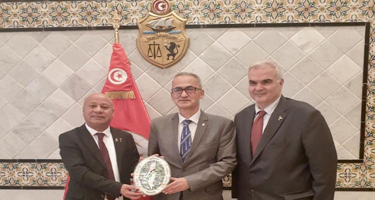 كاتب الدولة للخارجية يستقبل مسؤولا بمنظمة التحرير الفلسطينية