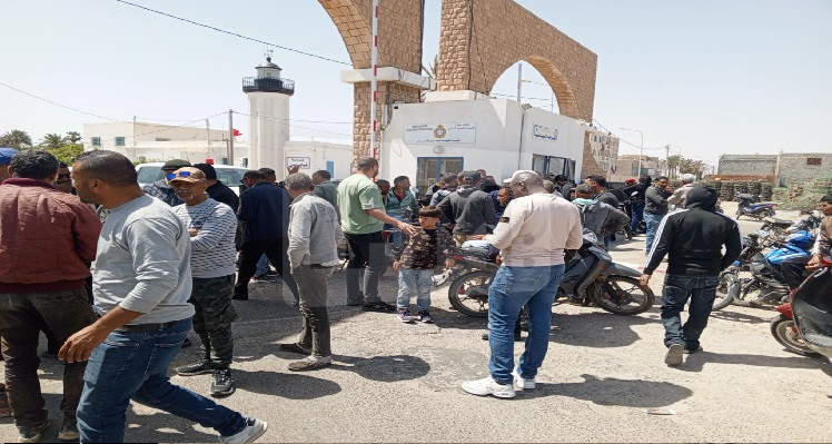 بعد منعهم من صيد السردينة: بحارة قابس يحتجون