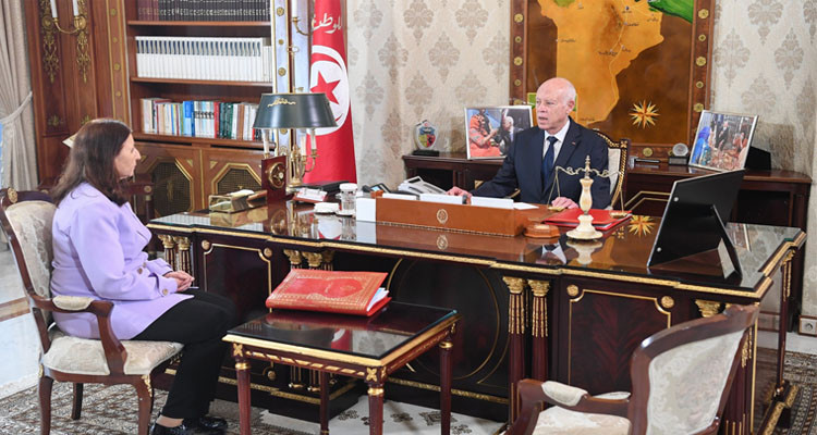 الرئيس يسدي تعليمات بتطبيق القانون على كلّ من يسعى إلى التنكيل بالعُمّال بعد صُدور قانون تنقيح مجلّة الشّغل