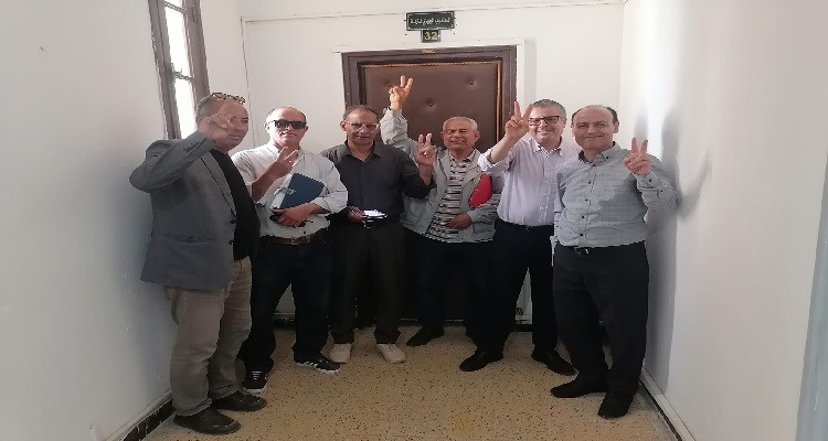 أعضاء الفرع الجامعي للتعليم الأساسي بقابس يدخلون في اعتصام
