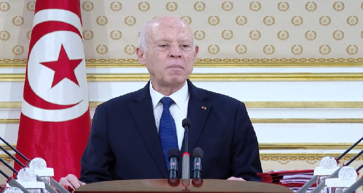 قيس سعيد: وزير سابق متحيل يتحدث عن الغاء المناولة