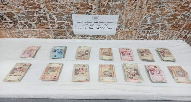 الجزائر: حجز 14 ألف دينار تونسي غير مصرح به