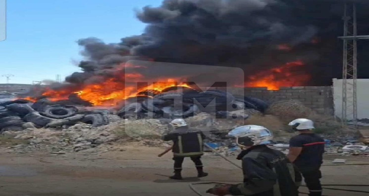 إندلاع حريق داخل مستودع في منطقة بوشمة بقابس