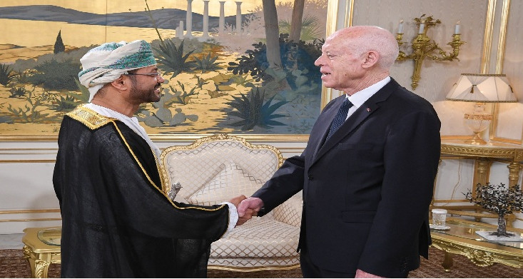 سعيد يستقبل وزير خارجية سلطنة عمان