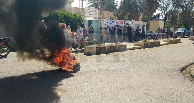 قفصة: أهالي الرديف يحتجون على اتقطاع مياه الشرب
