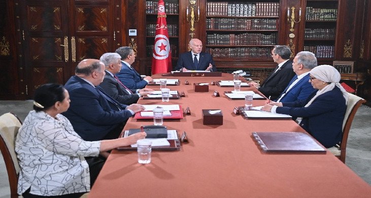 رئيس الدولة يلتقي عددا من الوزراء وهذا ما تم تداوله