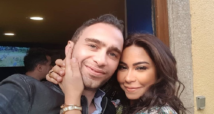 بعد توصيته بمتابعة حالتها النفسية: شيرين ترد على محاميها