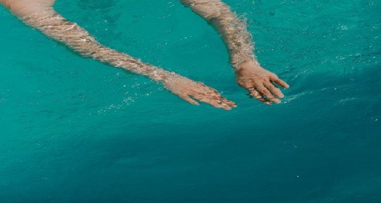 بنزرت: العثور على جثة متآكلة تطفو على شاطئ "برينيس" بالحويشات