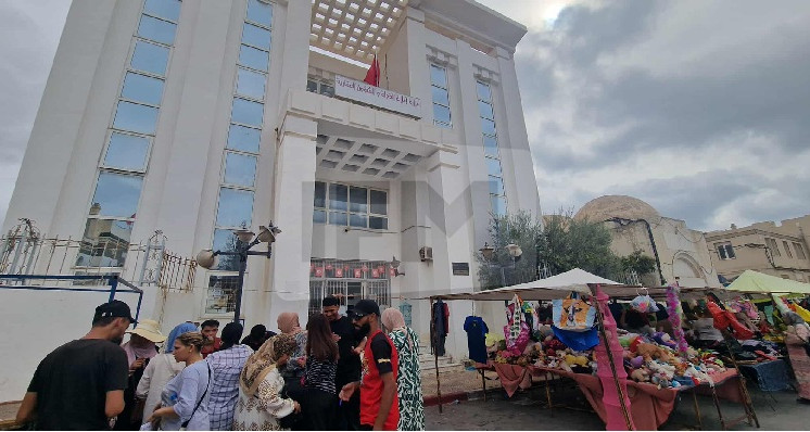 نابل: تذمّر مواطنين من الفوضى أمام الإدارة الجهوية لأملاك الدولة