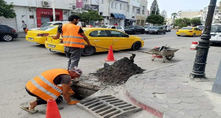 نابل: حملة لجهر قنوات تصريف مياه الأمطار بالحمامات استعداداً للتقلبات الجوية