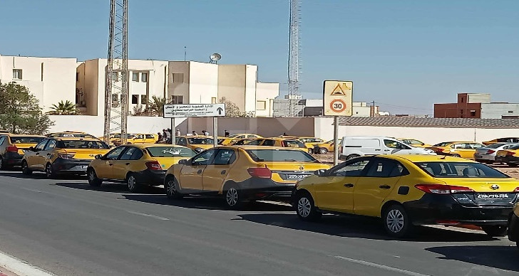 تطاوين: أصحاب سيارات التاكسي الفردي يحتجون