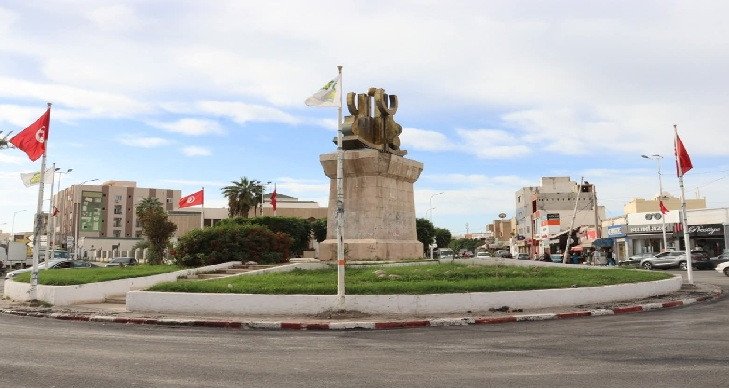 بلدية القيروان تنطلق في أشغال تهيئة مفترق سبحان الله وتحذر المواطنين