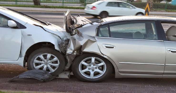 الحمامات: إصابة أمني في اصطدام سيارة ذات ترقيم أجنبي بعدد من السيارات أمام مركز للشرطة