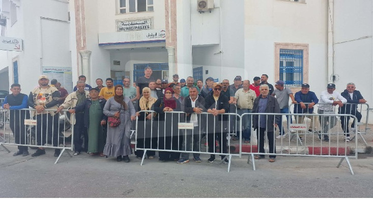 باعة السوق الأسبوعية ببئر بورقبة يحتجون أمام بلدية الحمامات