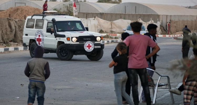 وزارة الصحة في غزة تعلن استيلام 15 جثمانا من الأسرى الفلسطينيين