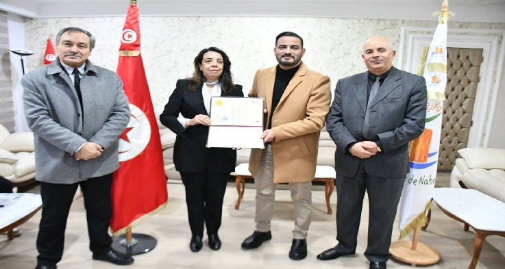 نائب يطالب بفتح تحقيق بعد حملة تشكيك في شهادة تحصل عليها شخص كرمته والية نابل