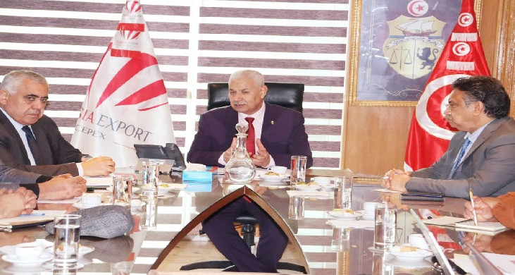 وزير التجارة وتنمية الصادرات  يشرف على اجتماع اللجنة الاستشارية للنهوض بالصادرا