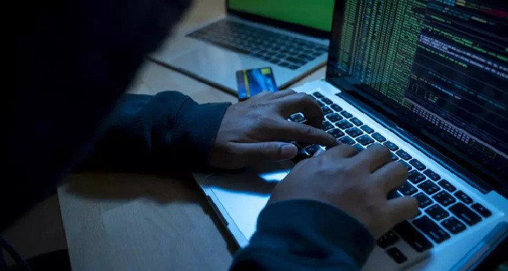 وزير الداخلية الفرنسي: هجوم سيبراني استهدف خوادم البريد الإلكتروني