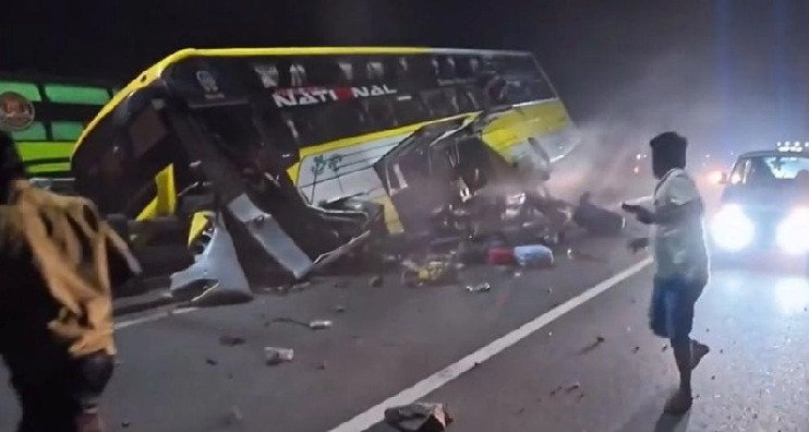 وفاة 15 شخصا وإصابة 19 آخرين في حادث مروري مروع بإندونيسيا