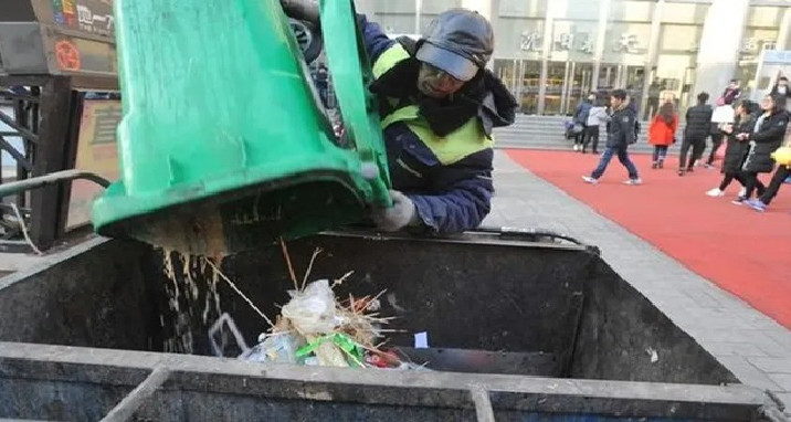 علقت ساقه في عجلة جرار البلدية: وفاة عامل نظافة بغمراسن