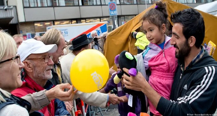 أغلبية الألمان تؤيد تخفيض عدد طالبي اللجوء وتشديد سياسة الهجرة