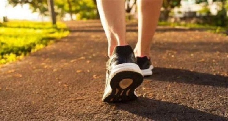 خبراء ينصحون بالمشي إلى الخلف: تعرّف على فوائد ذلك    