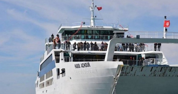 استئناف السفرات البحرية بين صفاقس وقرقنة بعد تعطل وقتي بسبب الضباب