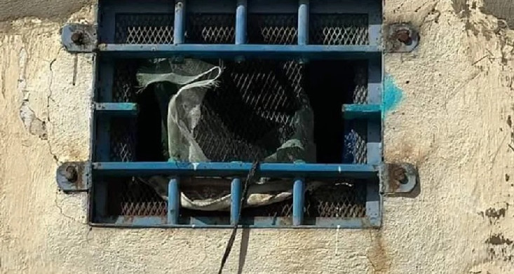 قضية "هروب مساجين من سجن المرناقية": عائلات إطارات وأعوان السجون الموقوفين تناشد الرئيس