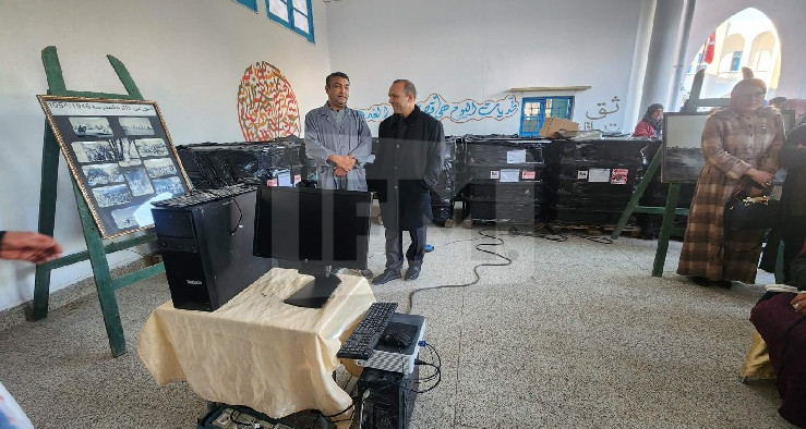 جمعية أولاد الماي بفرنسا توزع حواسيب لفائدة المؤسسات التربوية بجربة ميدون