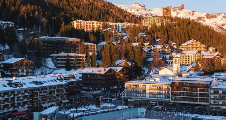 ق/ت/ل/ى جراء انفجار في حانة بمنتجع للتزلج بسويسرا