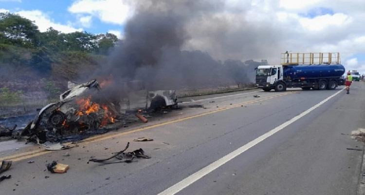 مصرع 11 سائحا وإصابة 11 آخرين في حادث مرور بالبرازيل