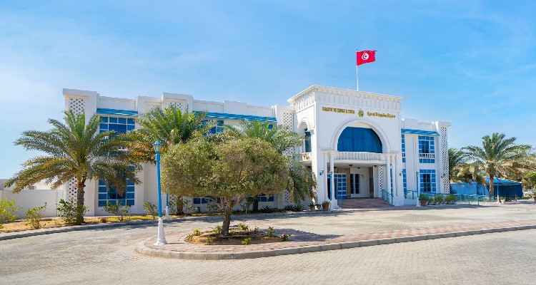 سفارة تونس في أبو ظبي تدعو الجالية التونسية والزائرين إلى الحذر