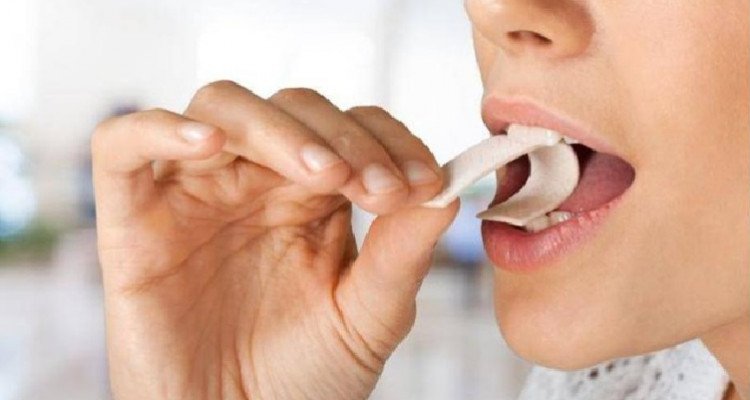 ماذا يحدث للعلكة حال ابتلاعها؟