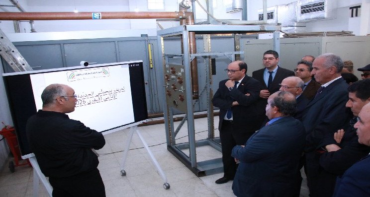 وزير تكنولوجيات الاتصال يعاين سير عمل مركز الارسال الإذاعي بالجديدة