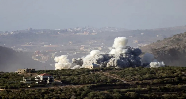 إسرائيل تعلن شن ضربات متزامنة على طهران وبيروت