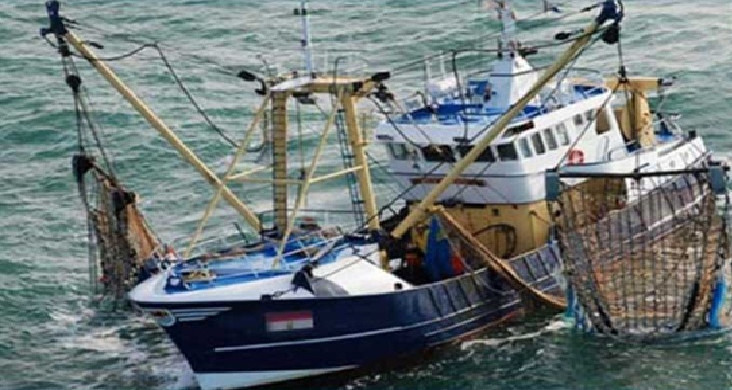 أهالي البحارة المفقودين يغلقون الطريق بين قليبية وقربة