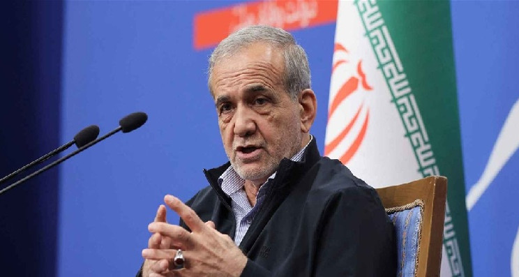 الرئيس الإيراني يكشف عن بدء محاولات وساطة لوقف الحرب