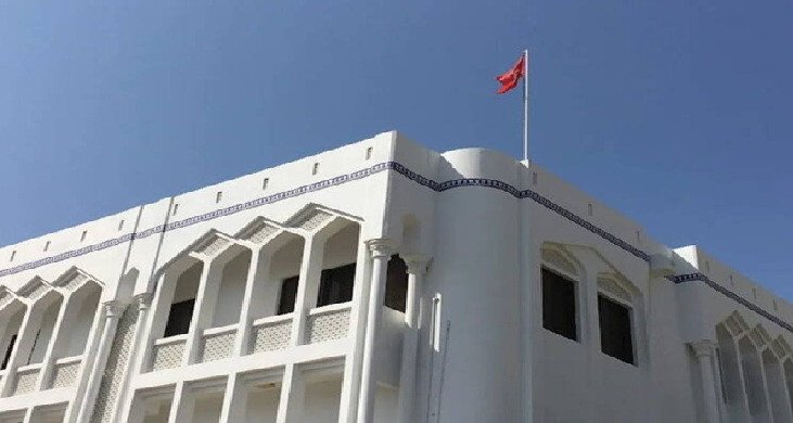 سفارة تونس بمسقط تدعو الجالية التونسية إلى الالتزام بتوجيهات السلطات العمانية