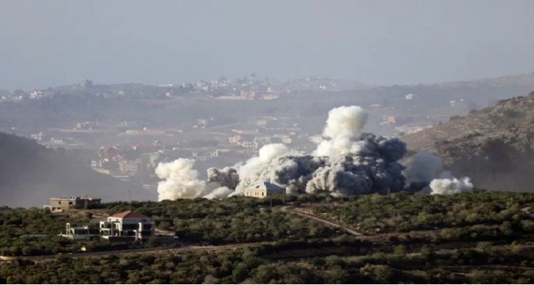 إسرائيل تعلن شن ضربات متزامنة على طهران وبيروت