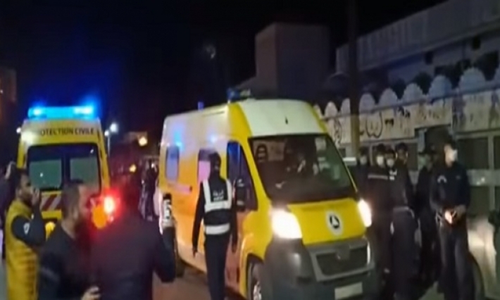الشرطة الجزائرية تداهم حفل زفاف وتلقي القبض على العروسين والمدعوين (فيديو)