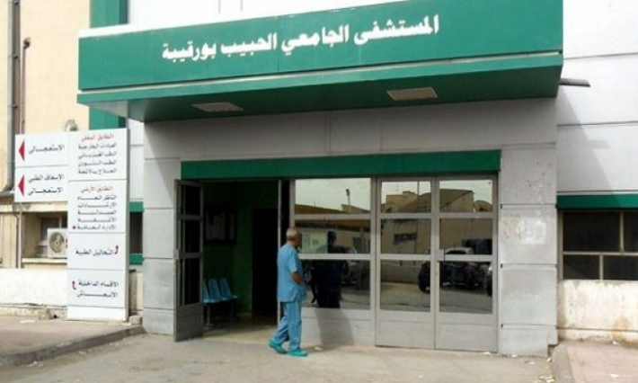 وصول جثتان من ضحايا غرق مركب الهجرة غير الشرعية إلى قسم الطب الشرعي بمستشفى الحبيب بورقيبة بصفاقس